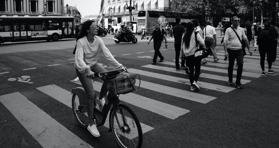 Ride a bike in Paris with Discoverwalks