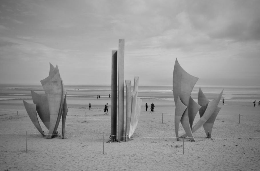 Omaha beach monument by David Hohl - Unsplash