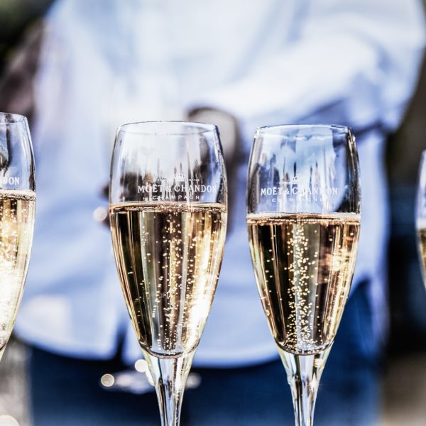 Glasses with champagne by Deleece Cook - Unsplash