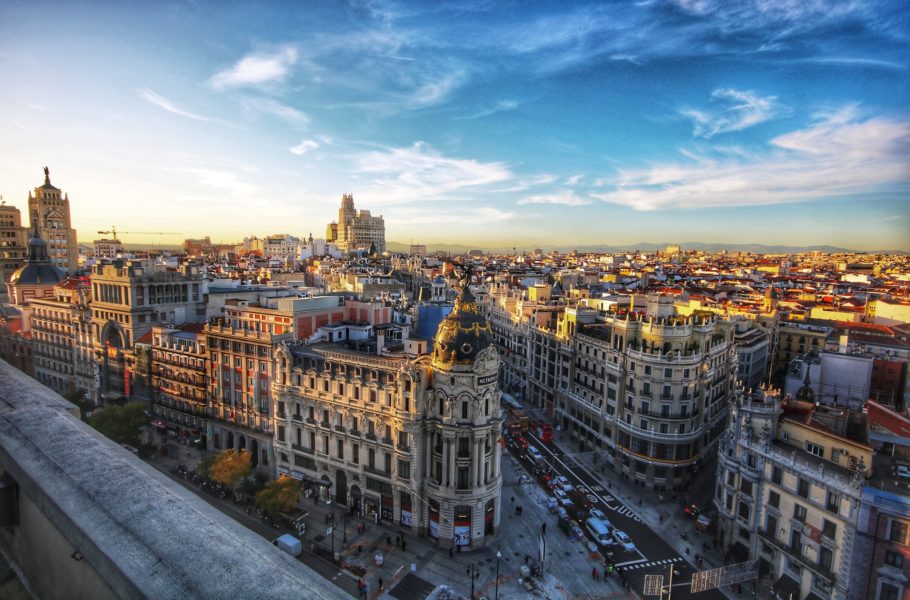 Edificio Metropoli, Gran vía - Madrid, Spain by Jorge Fernández Salas - Unsplash