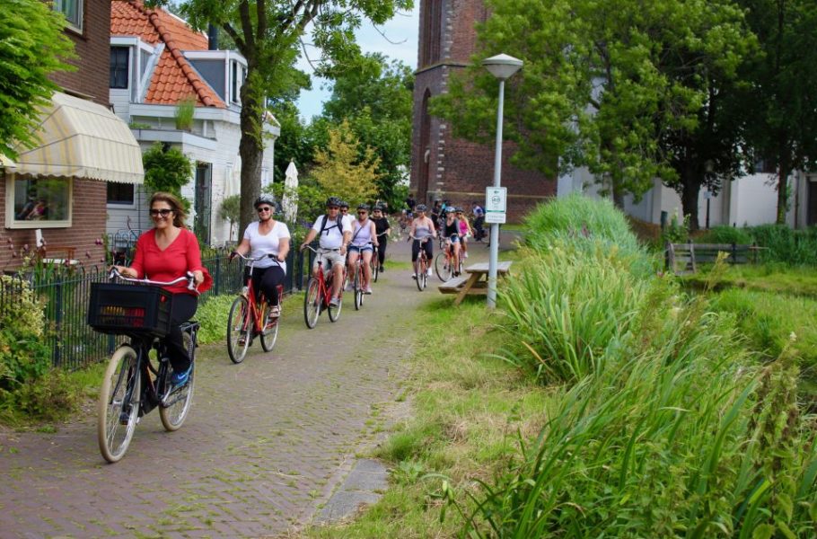 Amsterdam: Windmills, Cheese & Clogs Countryside E-Bike Tour