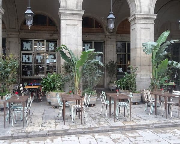 Plaça Reial, outdoors Restaurant