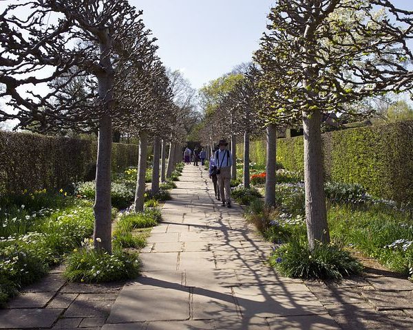 Strolling along Sissinghurst Castle Garden
