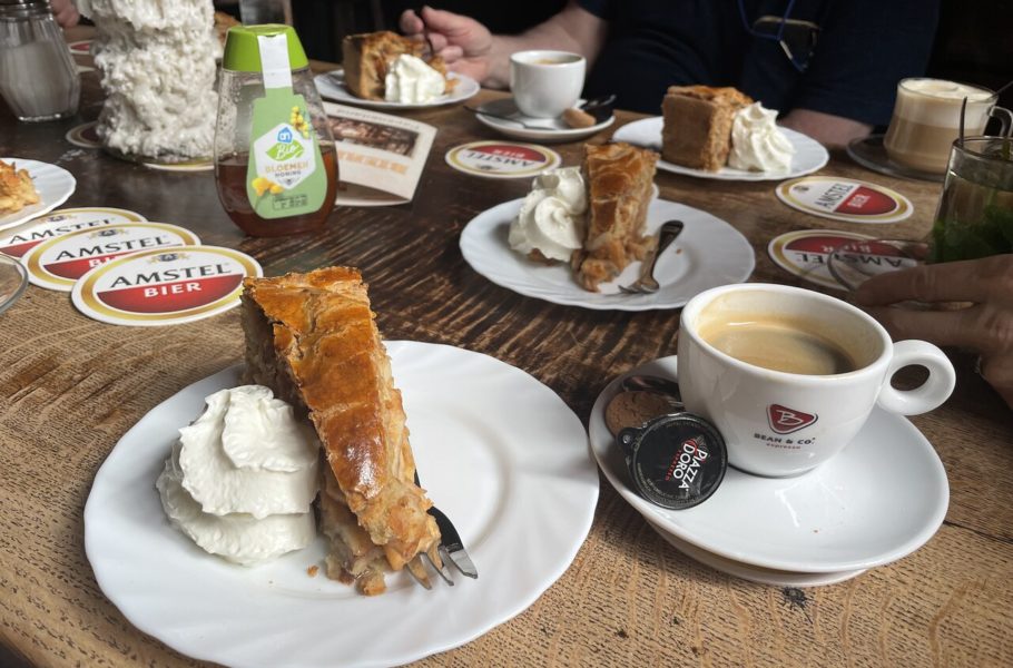 Dutch food and Amsterdam history tour in the Jordaan area