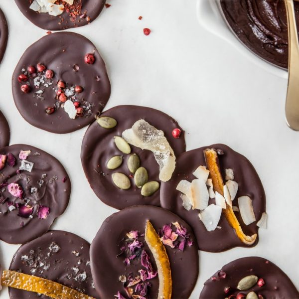 Spread chocolate with various toppings