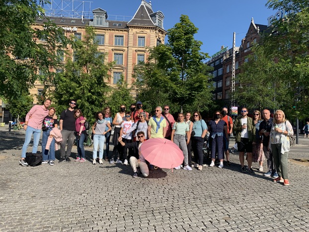 GuruWalk iconic pink umbrella