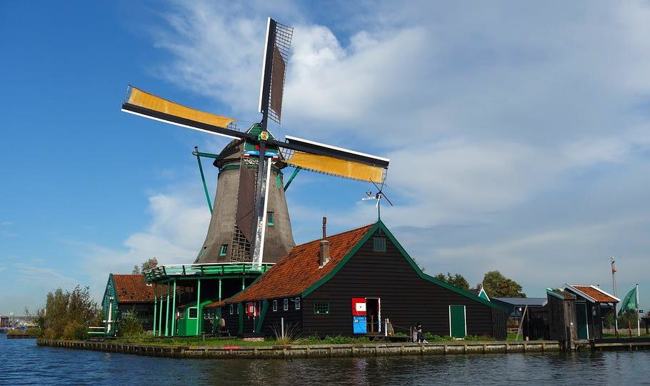 Zaanse Schans windmill village with cheese tasting & clog factory from Amsterdam